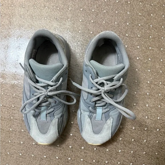 Yeezy Boost 700 Inertia - Picture 3 of 9
